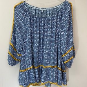 Fever loose fitting top SZ 1X. Blue print with bright yellow accent detail